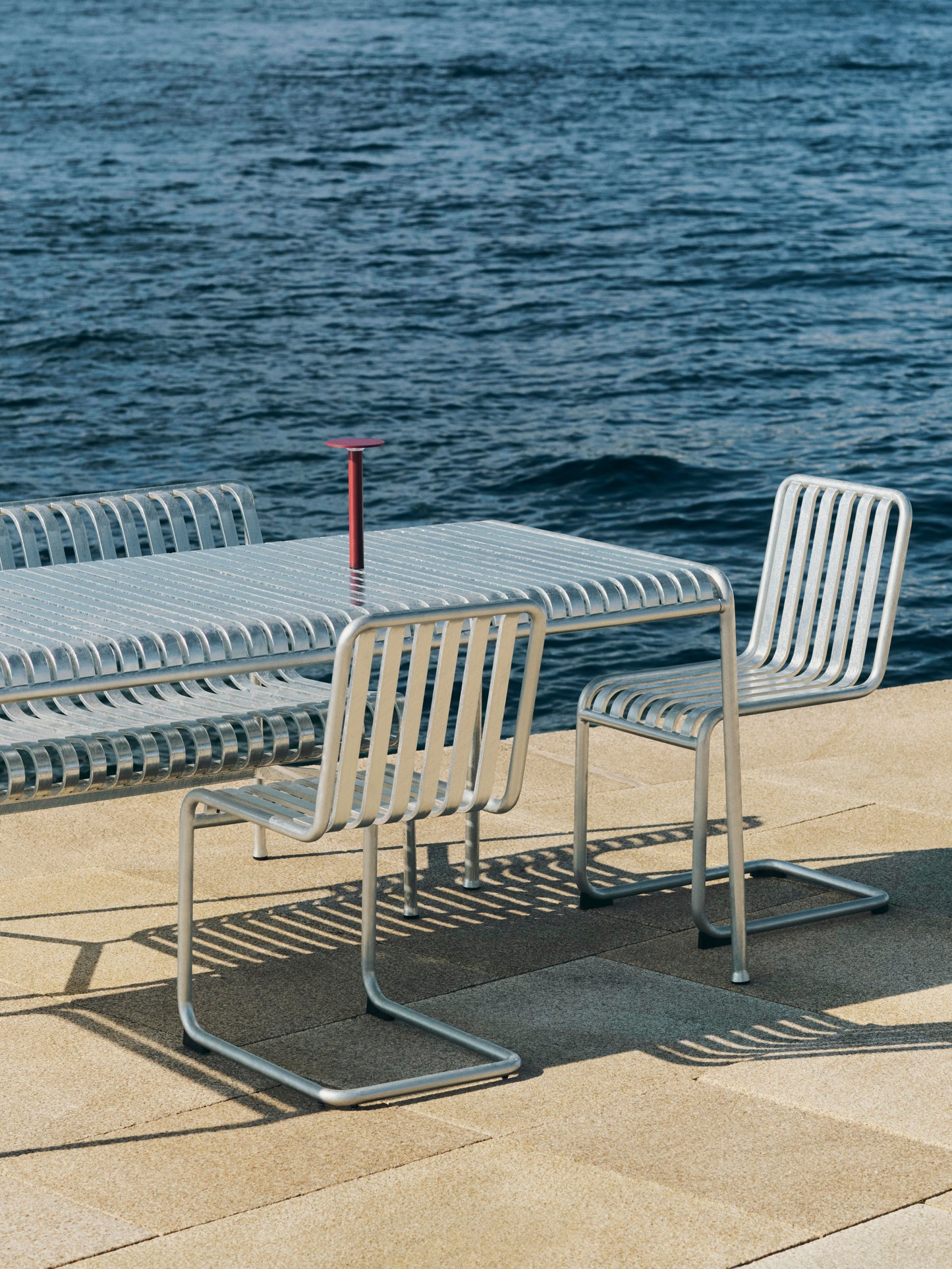 HAY Palissade Cantilever tuinstoel Iron Red