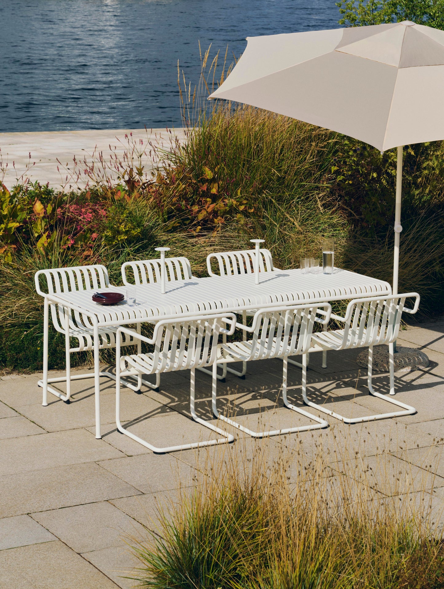 HAY Palissade Cantilever Dining tuinstoel met arm Anthracite
