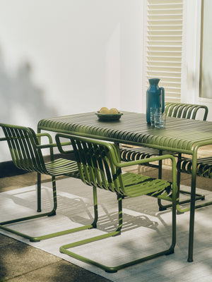 HAY Palissade Cantilever Dining tuinstoel met arm Sky Grey