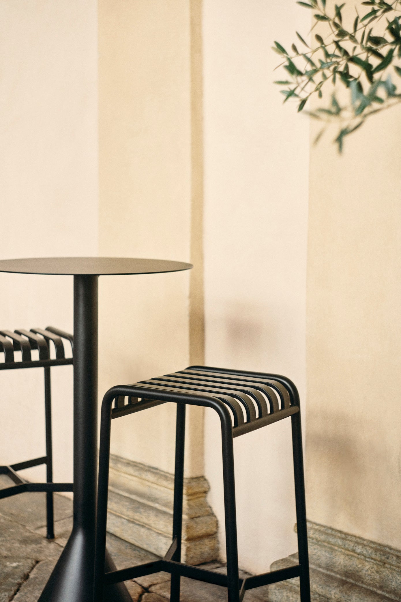 HAY Palissade Cone tuintafel Ø60 cm Anthracite