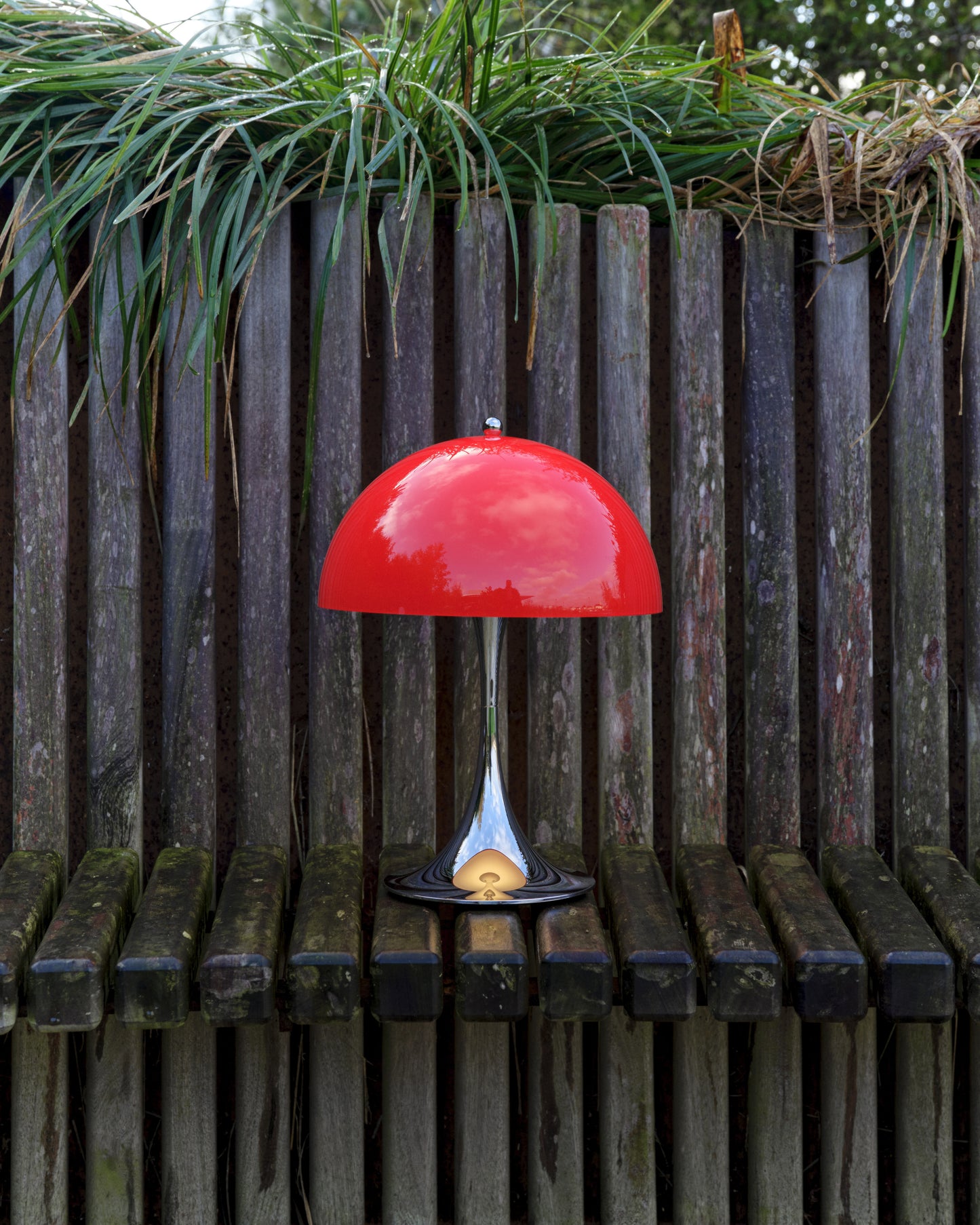 Louis Poulsen Panthella 250 Portable tafellamp Red Opal Chrome