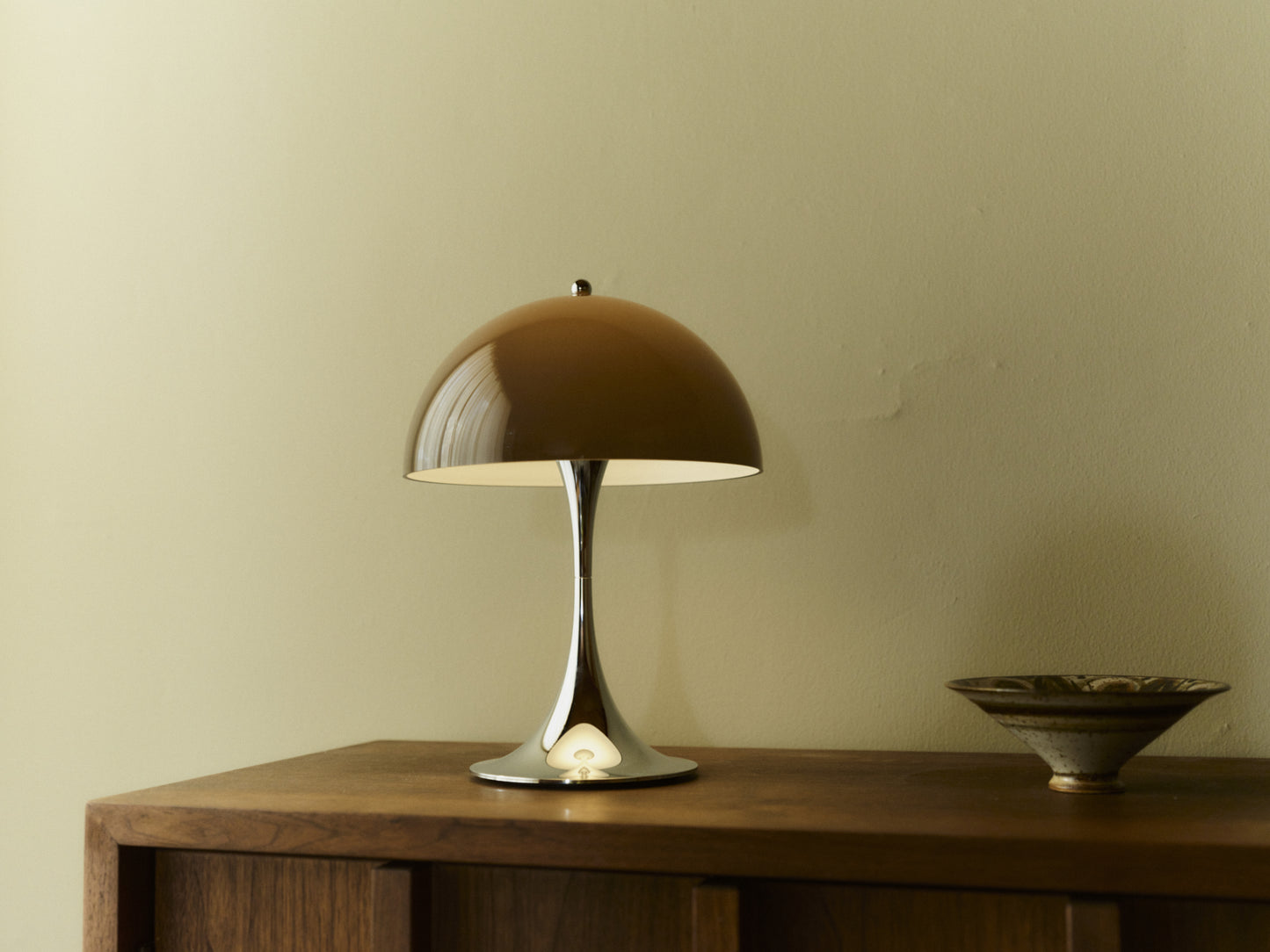 Louis Poulsen Panthella 250 Portable tafellamp Brown Opal Chrome