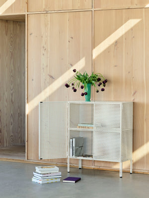 HAY Perforated kast medium Eggshell