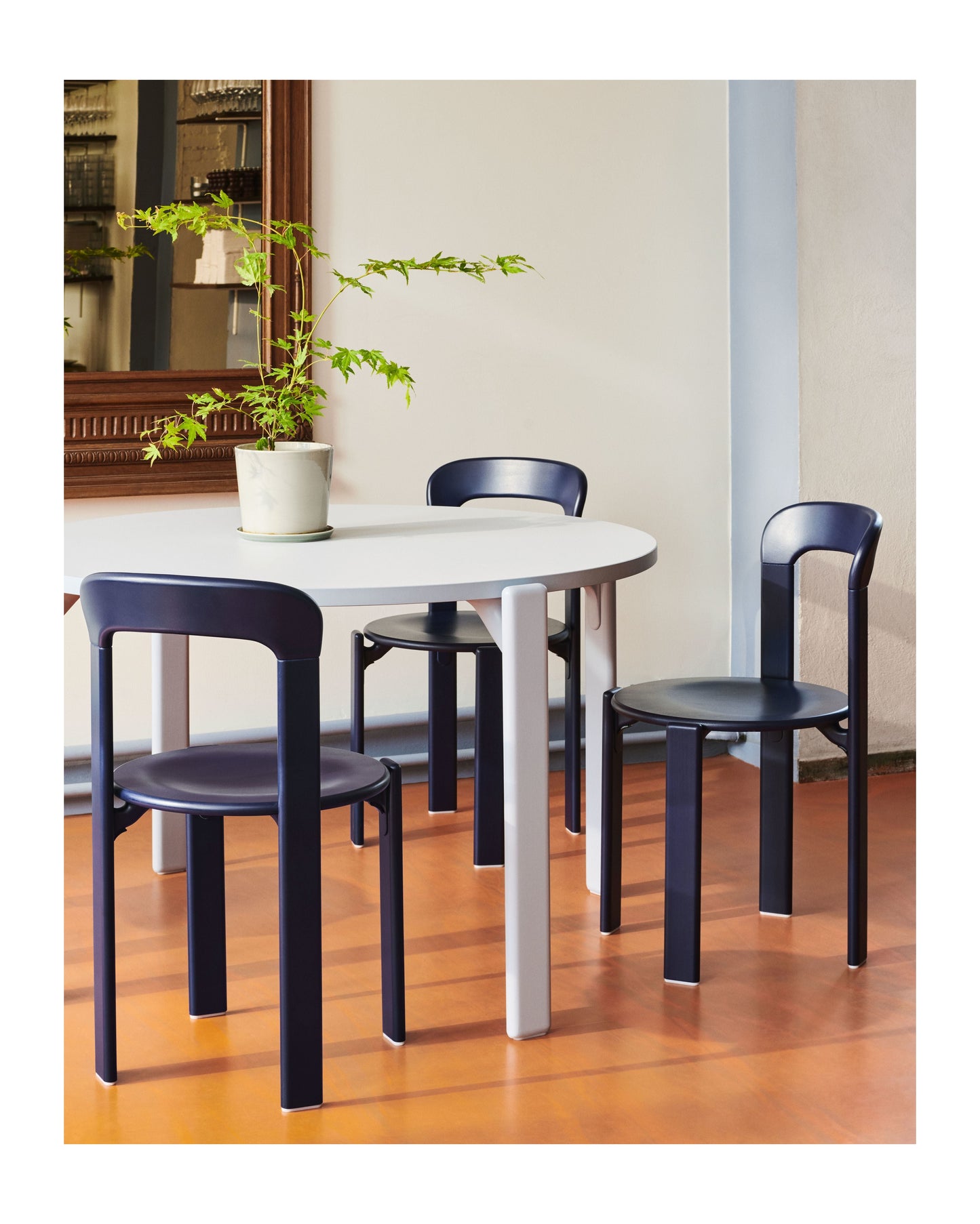 HAY Rey eettafel Ø128 cm Slate Blue met Gull laminaat blad