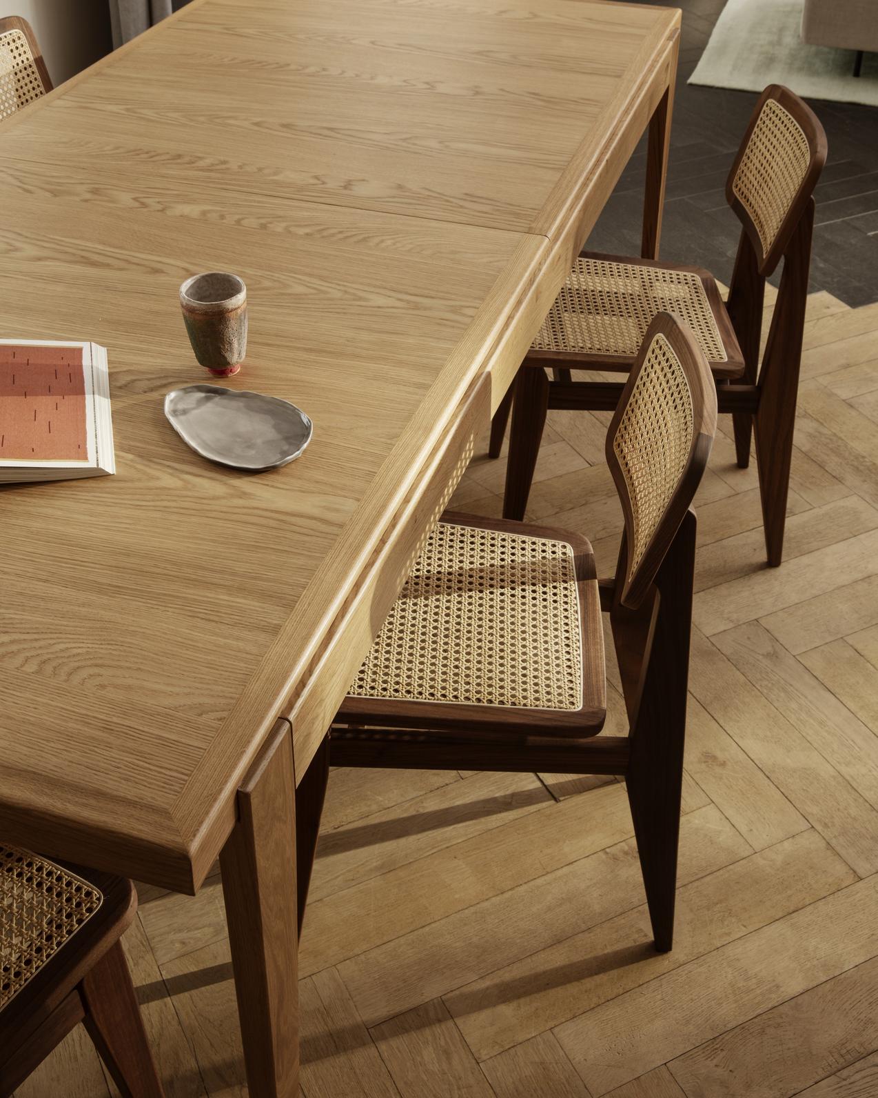 Gubi C-Chair French Cane eetkamerstoel geolied eikenhout