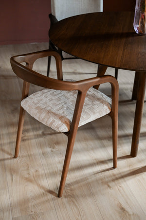 HelloChair HC116 Esby eetkamerstoel met arm beuken weatherd Rural Cream