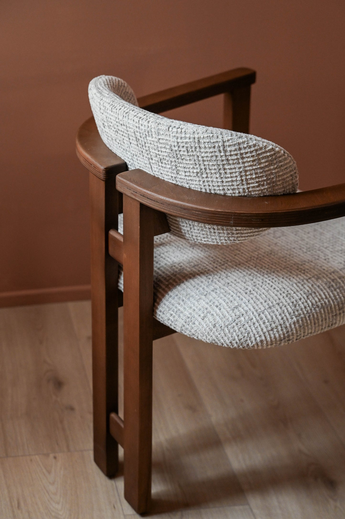 HelloChair HC107 Ingje eetkamerstoel Coffee Ash Coco Shell