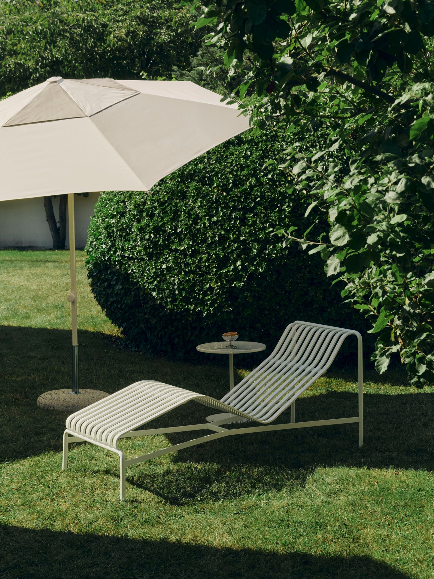 HAY Terrazza Hexagon parasol Off-White / Grey