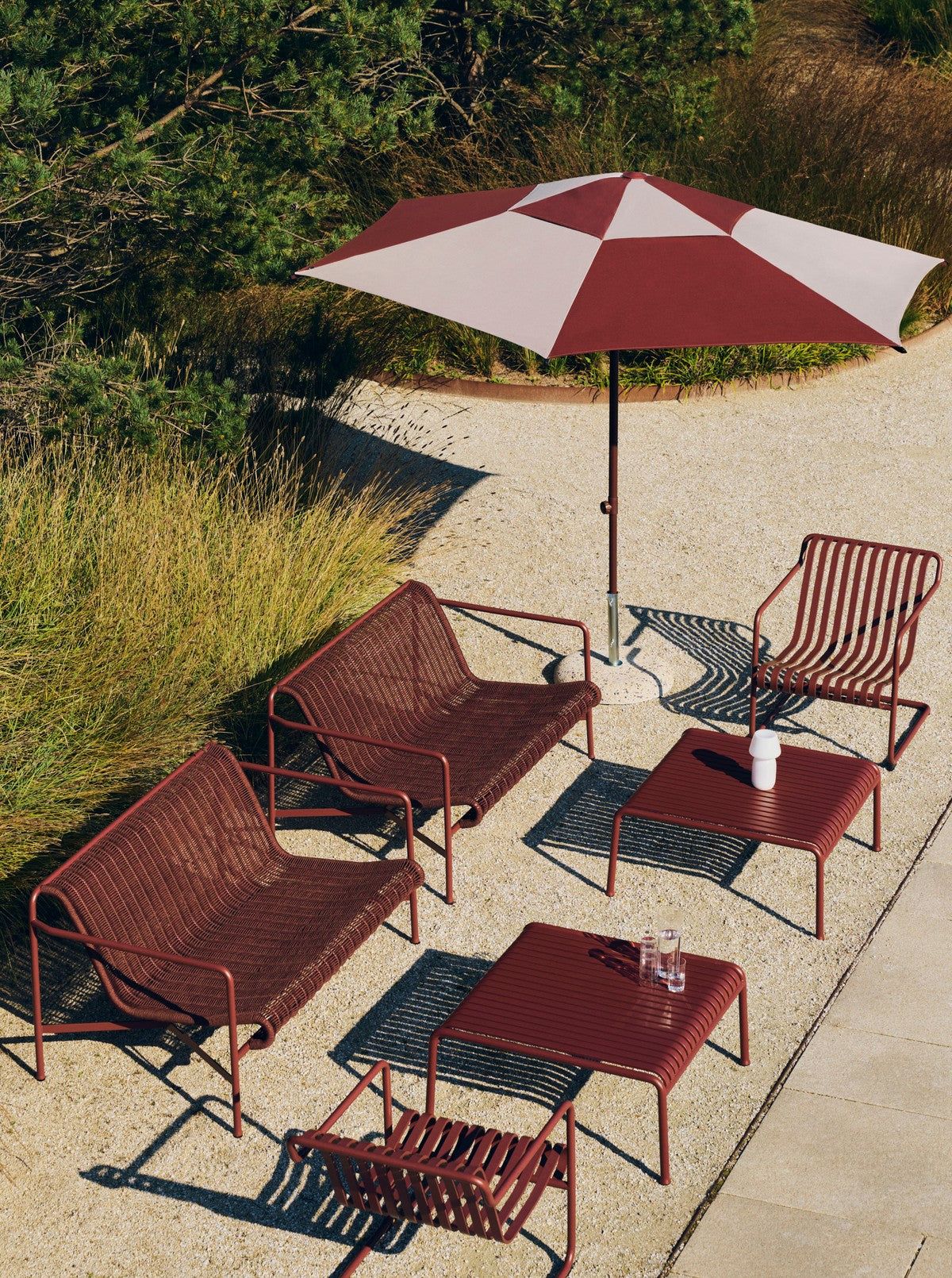 HAY Palissade Cord tuinbank met armleuning Iron Red