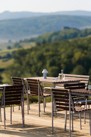 HAY Traverse tuinstoel met arm geolied essen