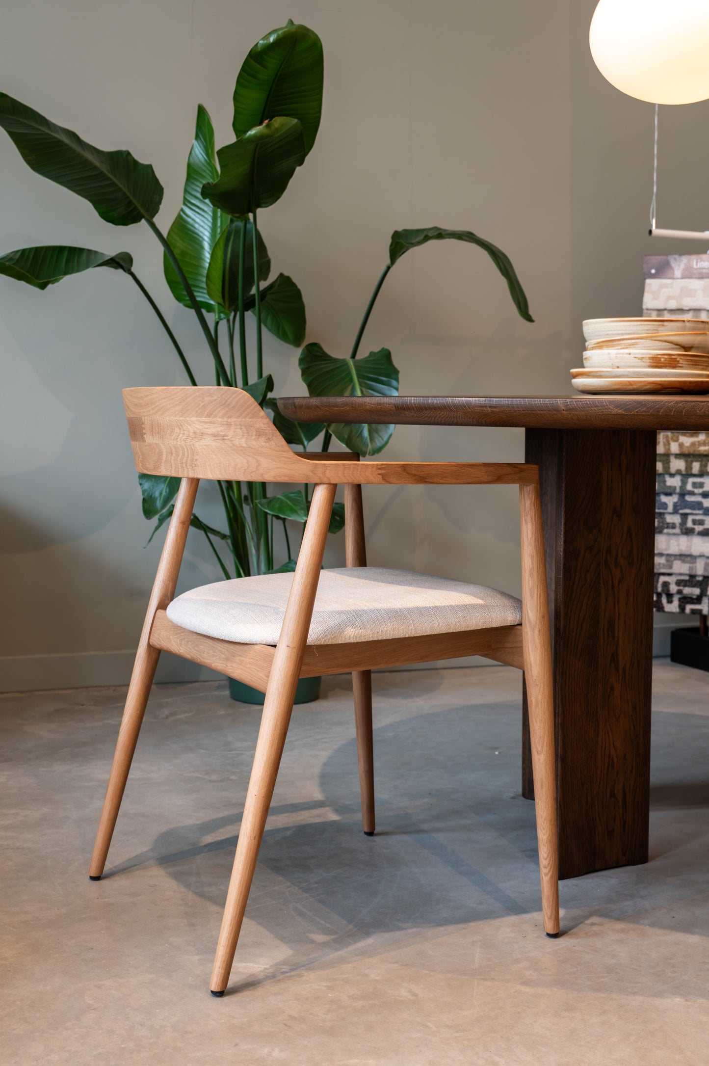 HelloChair HC308 Umi eetkamerstoel leer Dark Brown eiken manaco