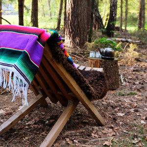 Weltevree Fieldchair Larch loungestoel met bruin schapenvacht