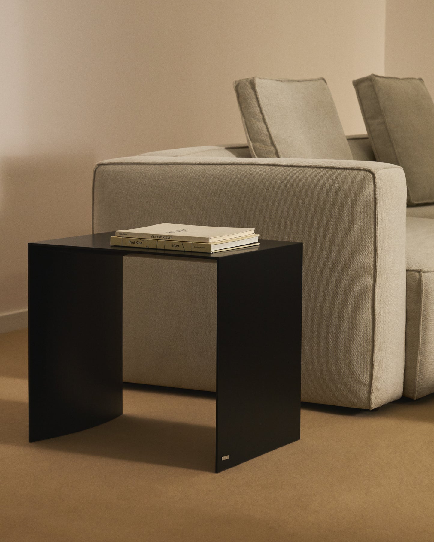 Kave Home Litto bijzettafel 55x40 cm Black