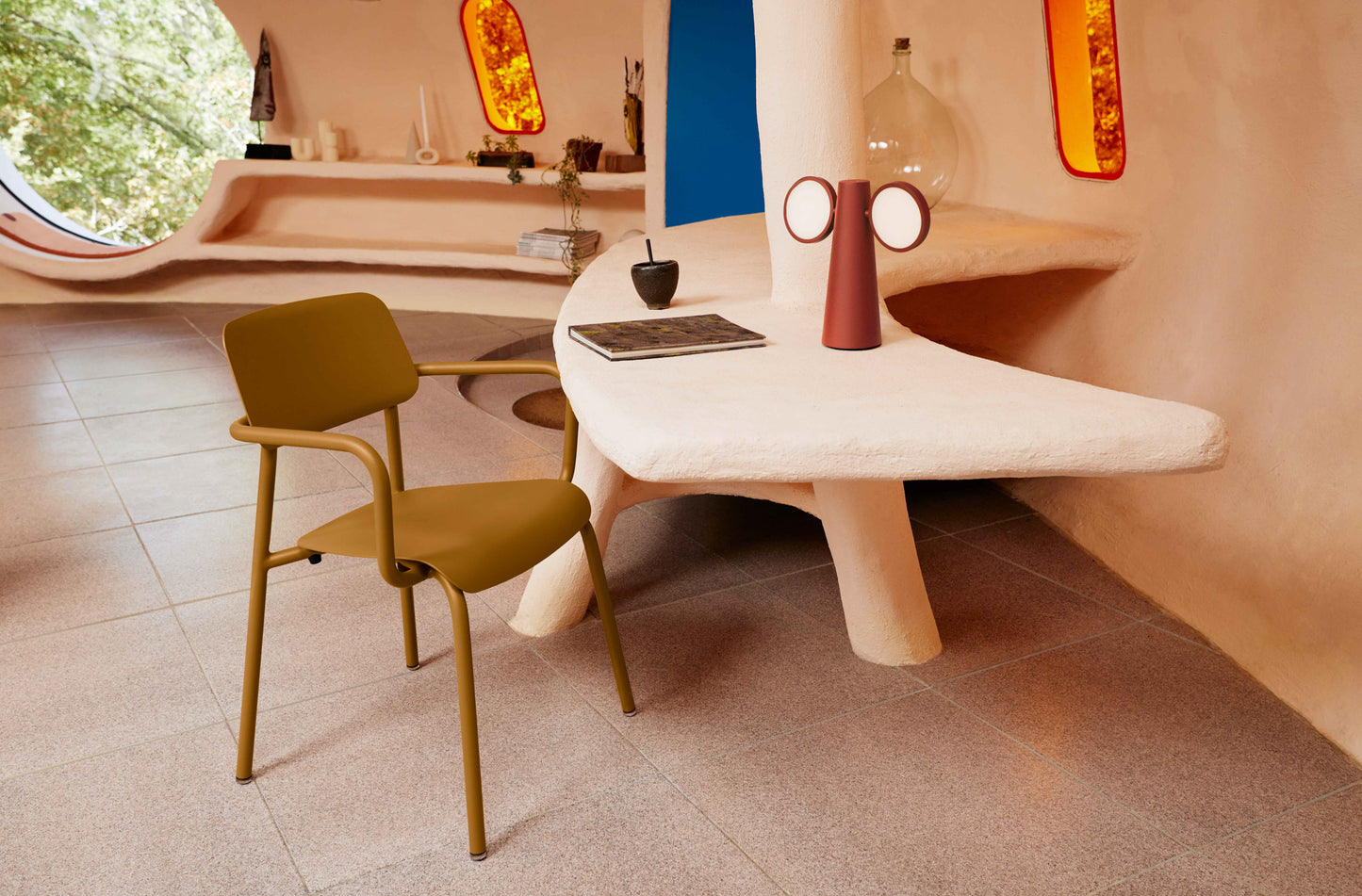 Fermob Studie tuinstoel met arm Red ochre