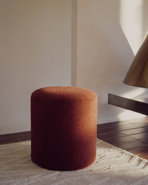 Kave Home Kaeli poef Ø43 cm bouclé Terracotta