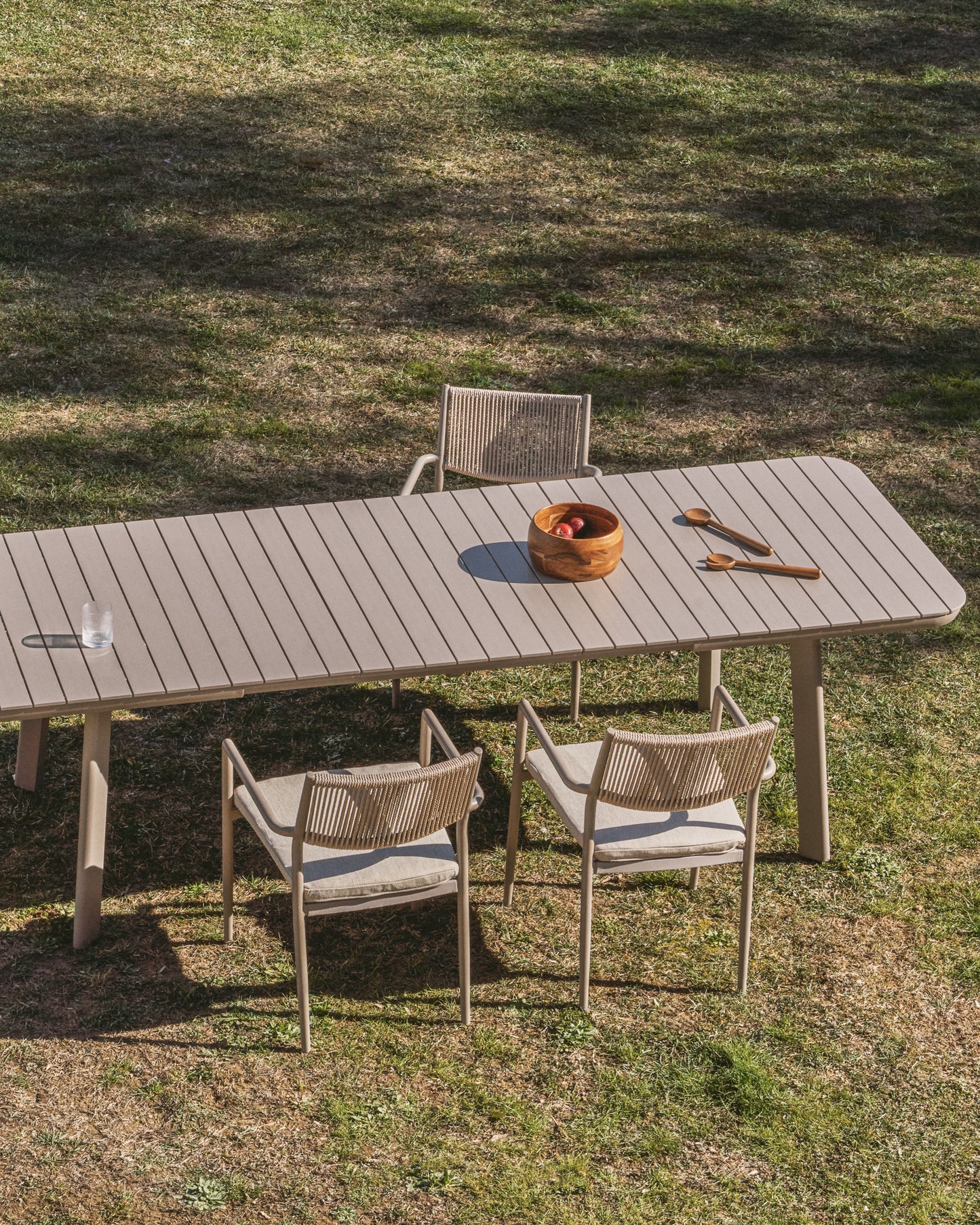Kave Home Izola tuintafel uitschuifbaar rechthoek 220x100 cm Taupe