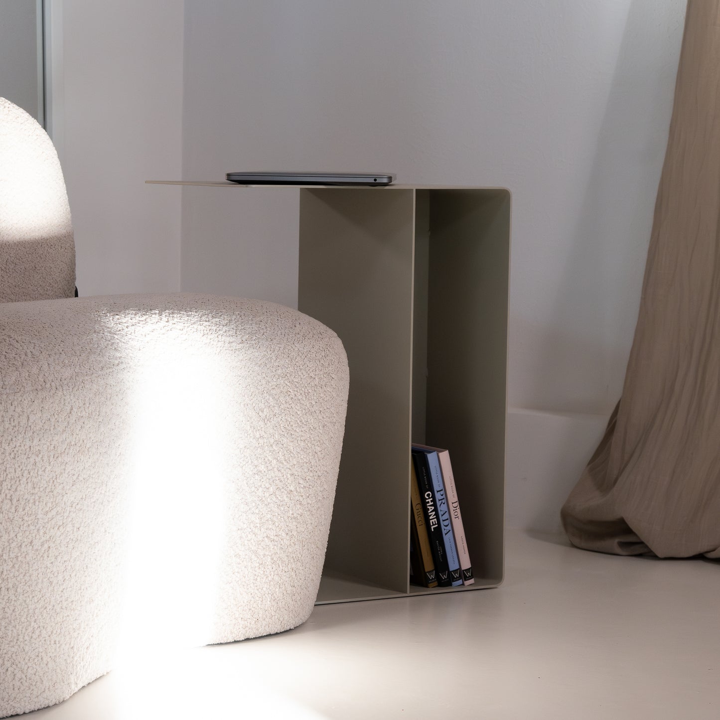 Spinder Design Slide High bijzettafel Sand
