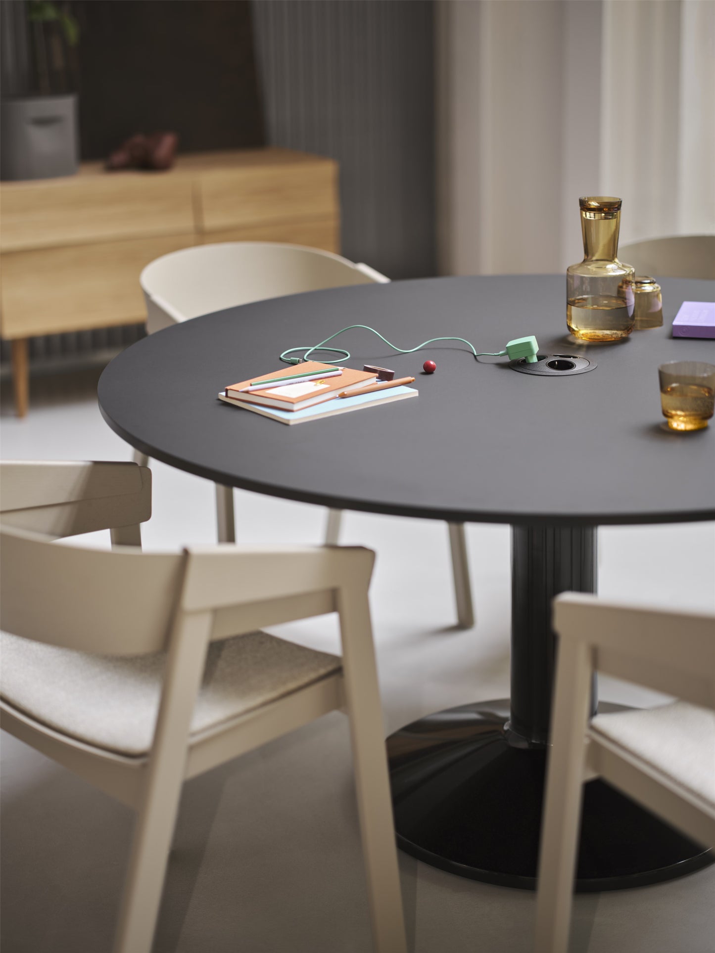 Muuto Cover eetkamerstoel eiken leer Refine Cognac
