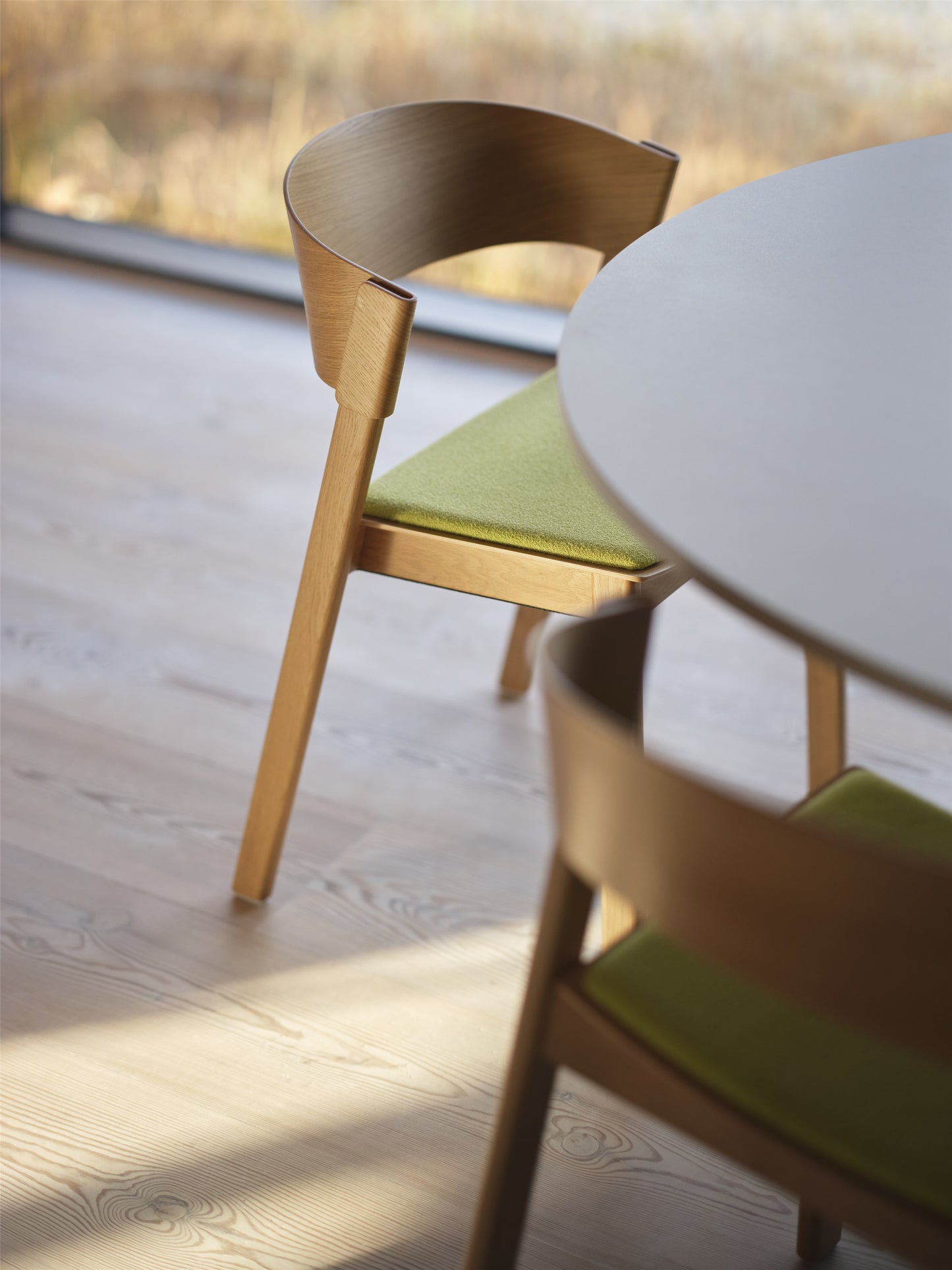 Muuto Cover Side eetkamerstoel eiken leer Refine Cognac
