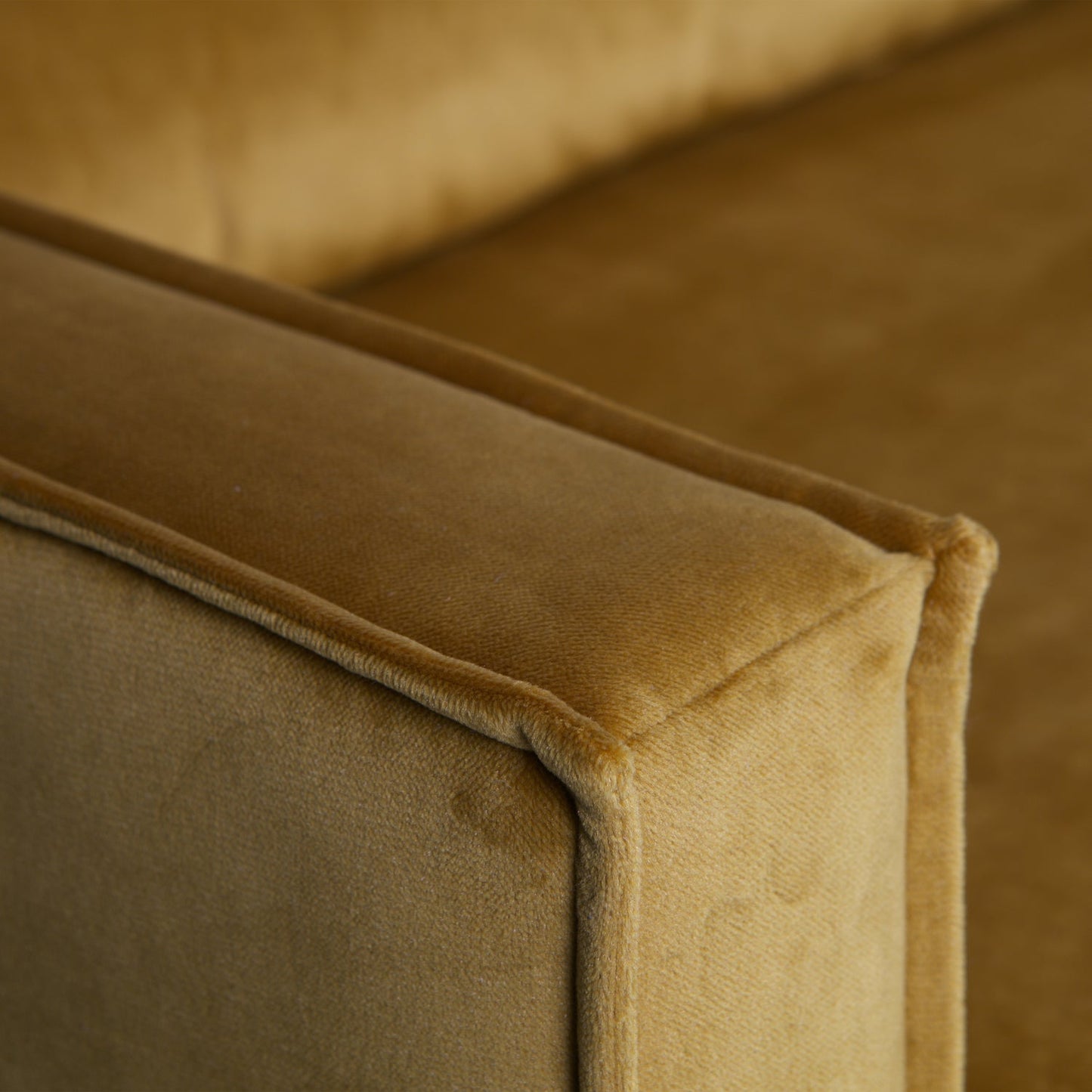 WOOOD Rodeo daybed links velvet Okergeel