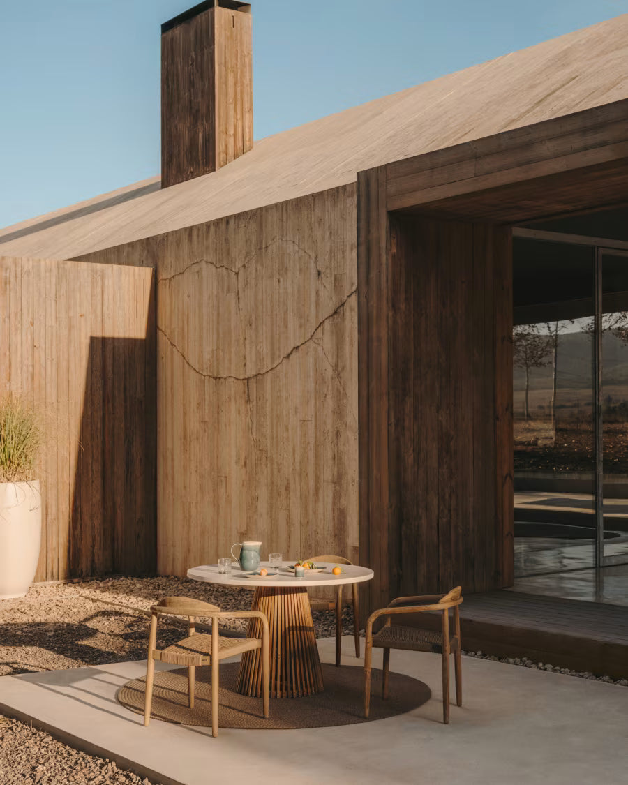 Kave Home Alcaufar tuintafel Ø120 cm Massief Teakhout en Grijs Cement