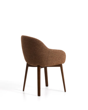 Kave Home Meila eetkamerstoel met arm chenille Terracotta donker hout