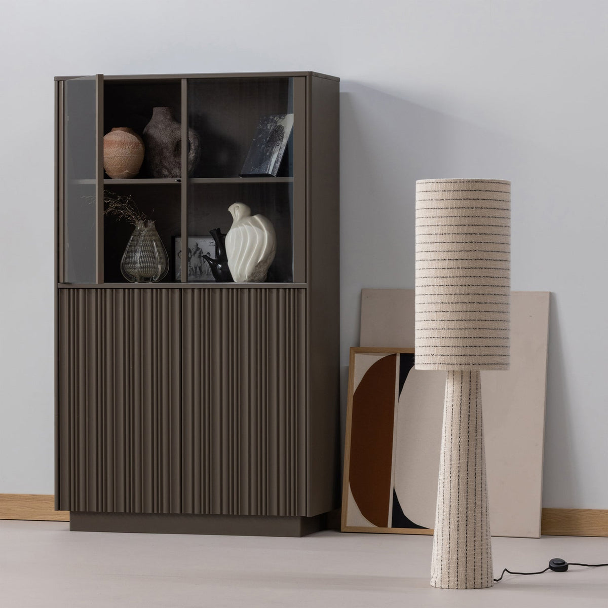 WOOOD Nova vitrinekast Truffel Bruin