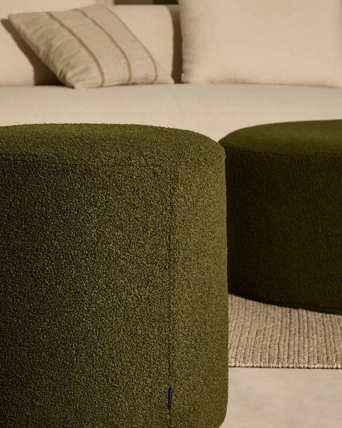 Kave Home Kaeli poef Ø90 cm bouclé Green