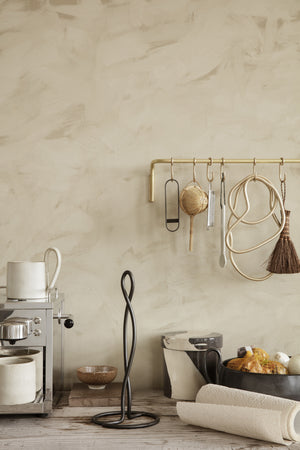 Ferm Living Curvature keukenrolhouder Black Brass