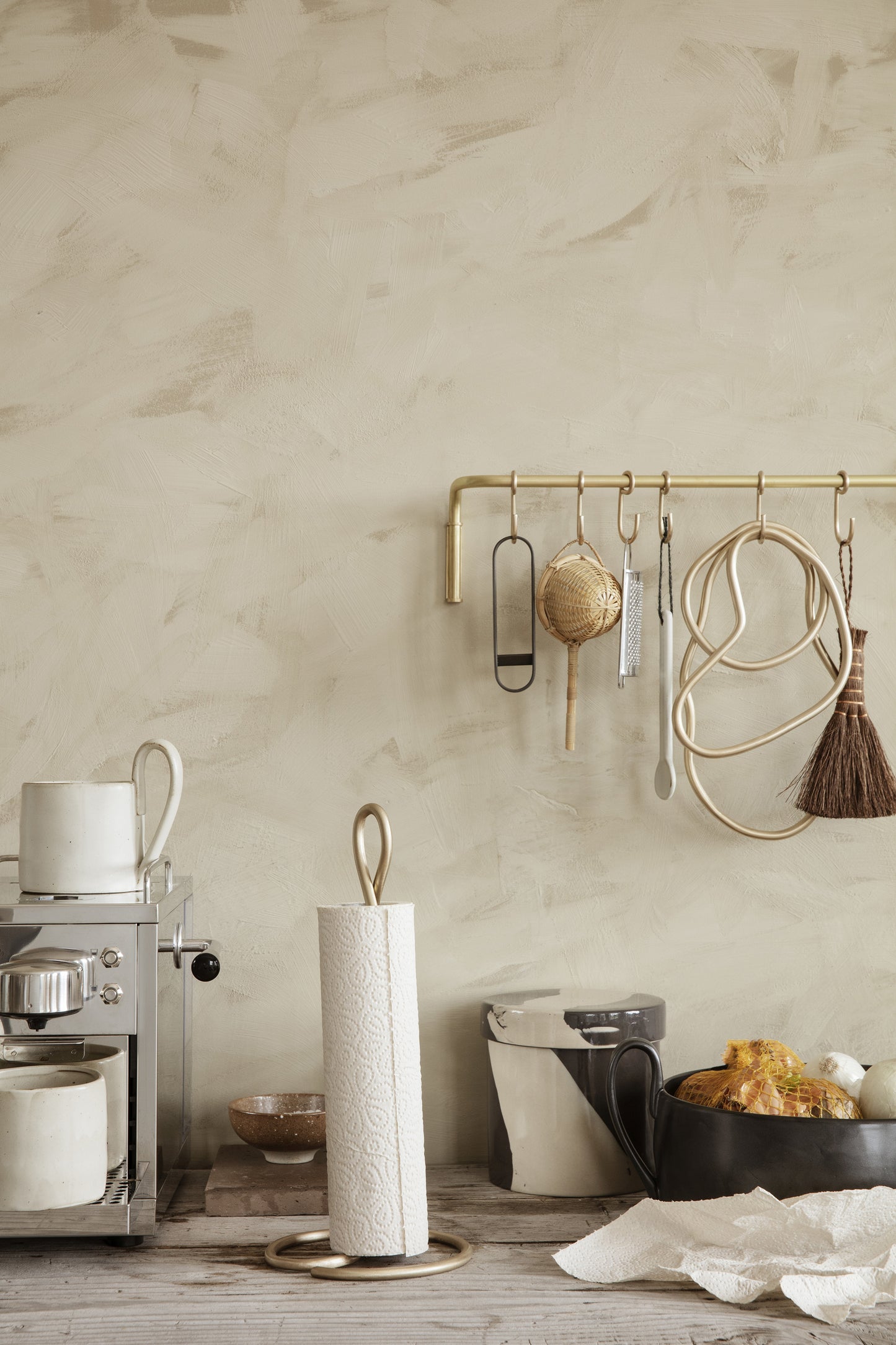 Ferm Living Curvature keukenrolhouder Brass