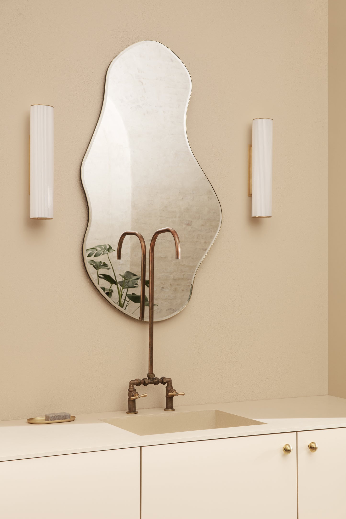 Ferm Living Pond spiegel large Brass
