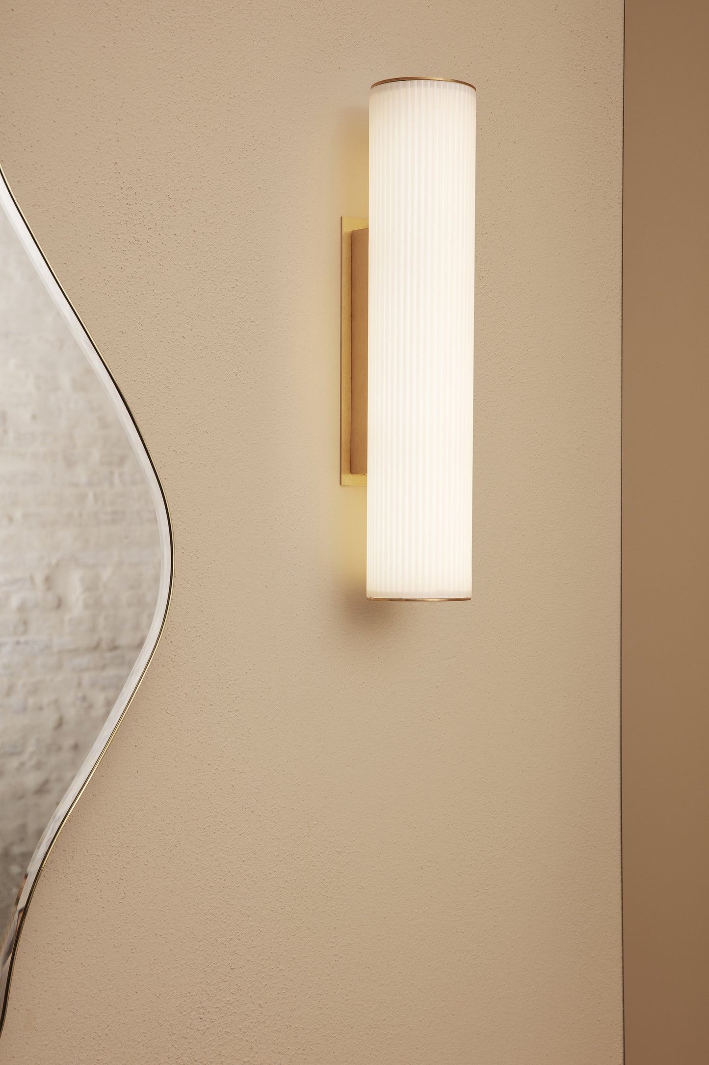 Ferm Living Vuelta 40 muurlamp White / Brass
