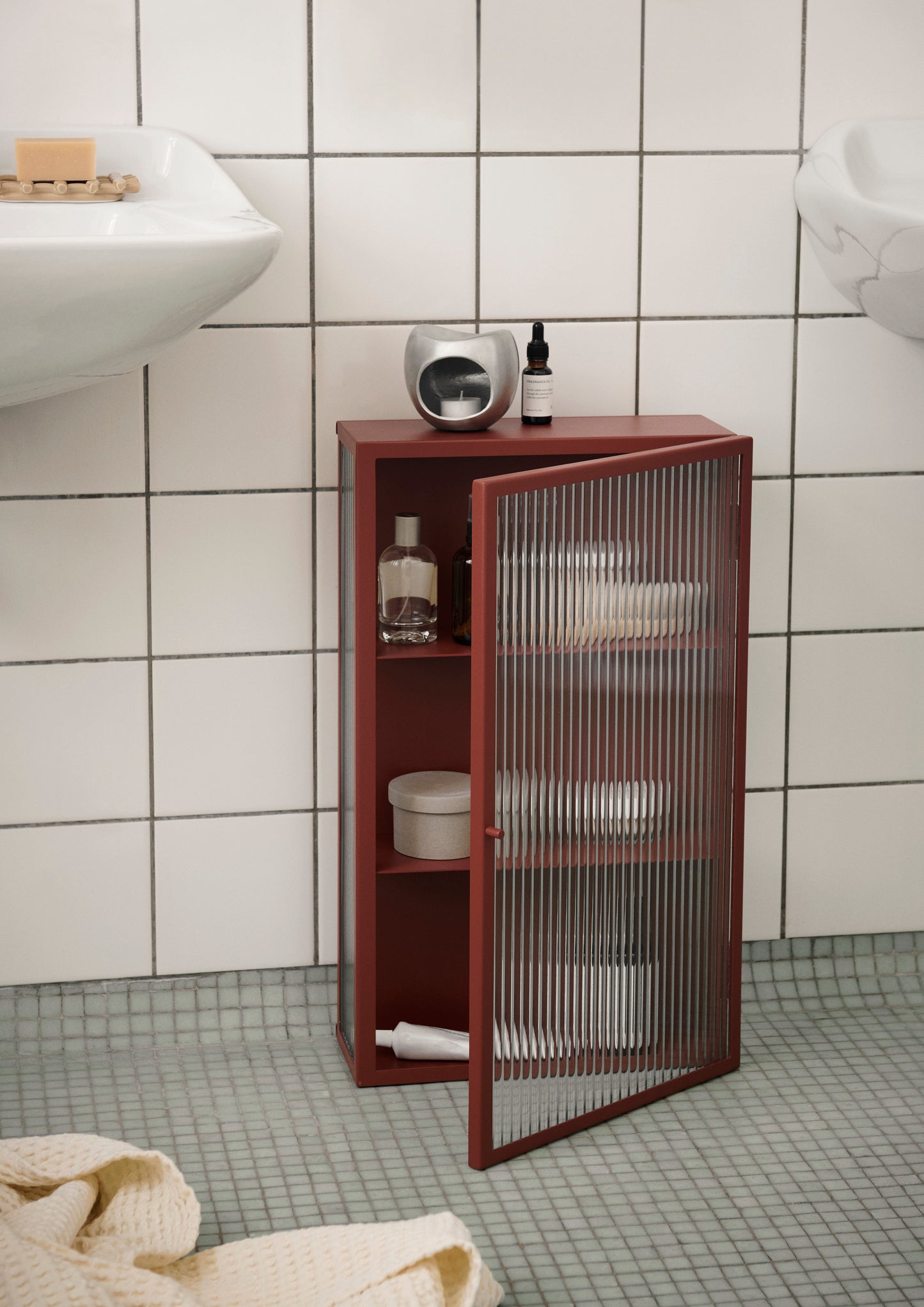 Ferm Living Haze wandkast Rood