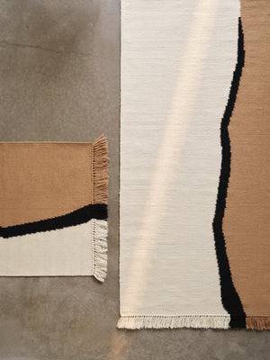 Ferm Living Soil Kelim vloerkleed Dark Sand/Off-white