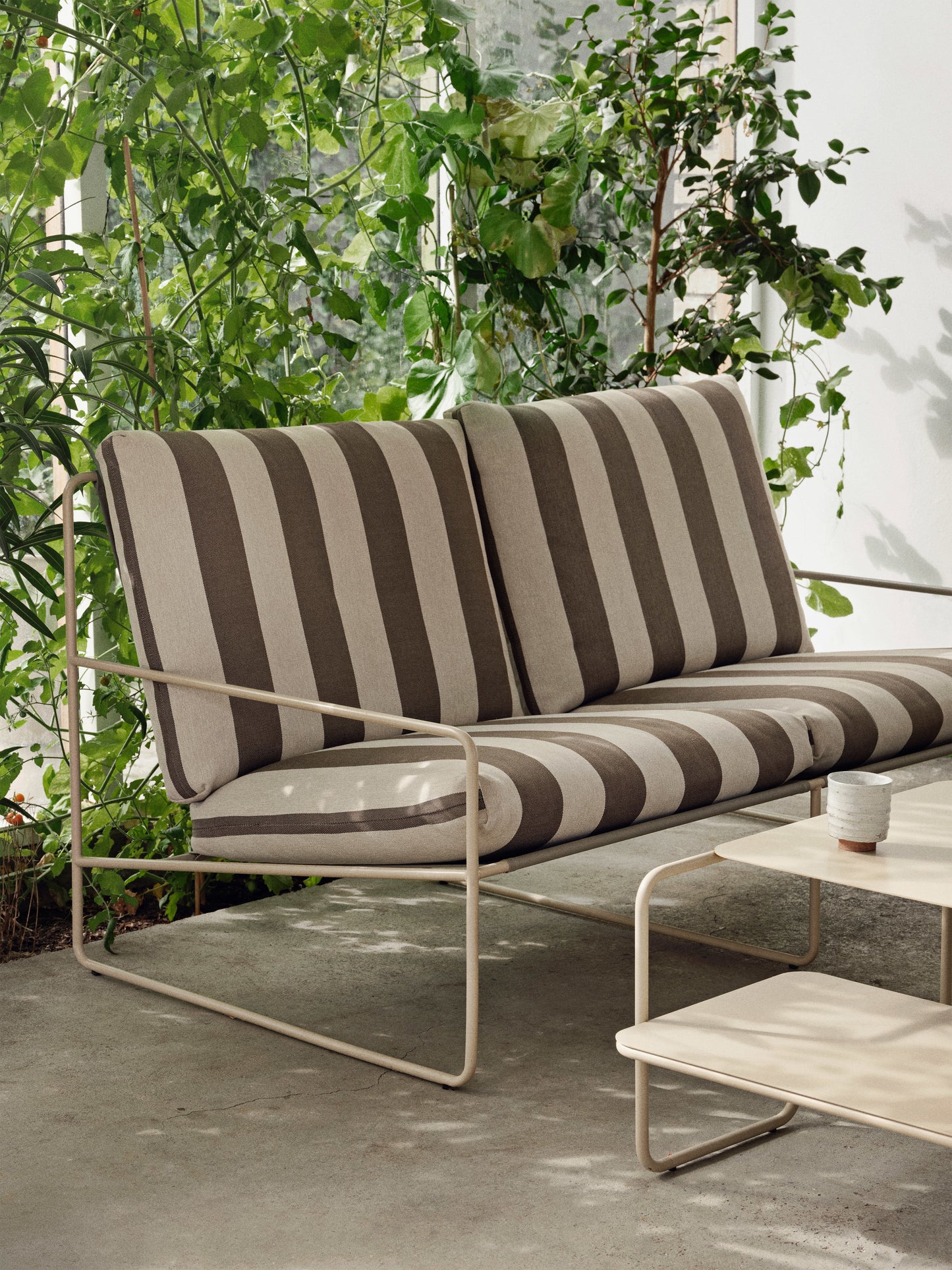 Ferm Living Desert 2-zits tuinbank Cashmere/Chocolate