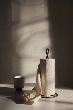 Ferm Living Curvature keukenrolhouder Black Brass