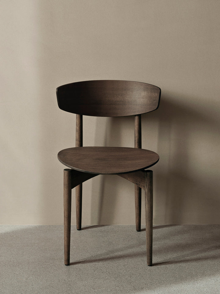 Ferm Living Herman Wood eetkamerstoel Dark Stained Beech