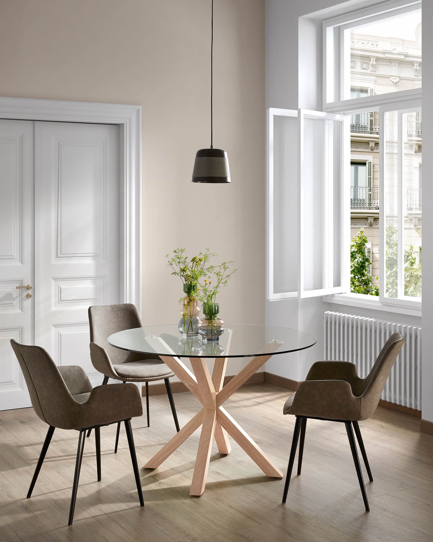 Kave Home Argo eettafel rond Ø119 cm Clear/Natural