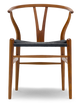 Carl Hansen & Søn CH24 Wishbone Stoel - Gelakt walnoothout met zwarte zitting
