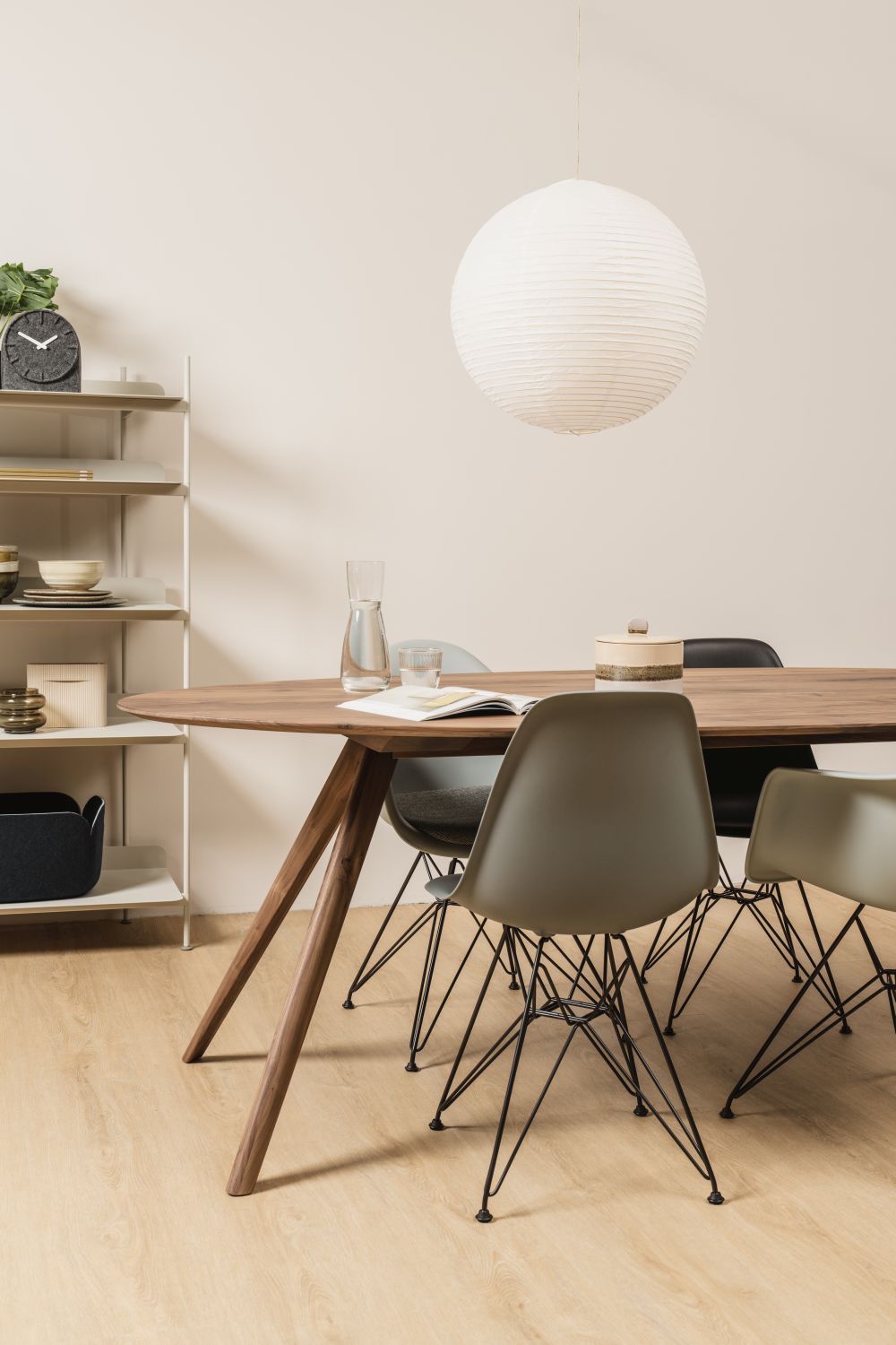 Vitra Eames DSR eetkamerstoel Cotton White zwart gepoedercoat