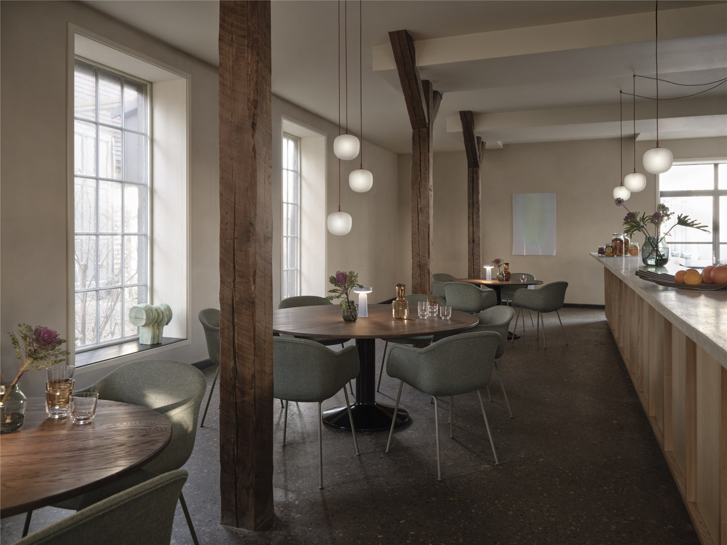 Muuto Midst eettafel rond Ø120 cm Dark Oiled Oak/Black