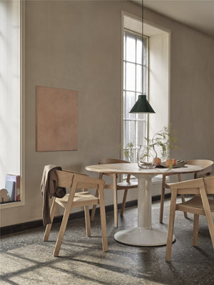 Muuto Midst eettafel rond Ø140 cm Dark Oiled Oak/Grey