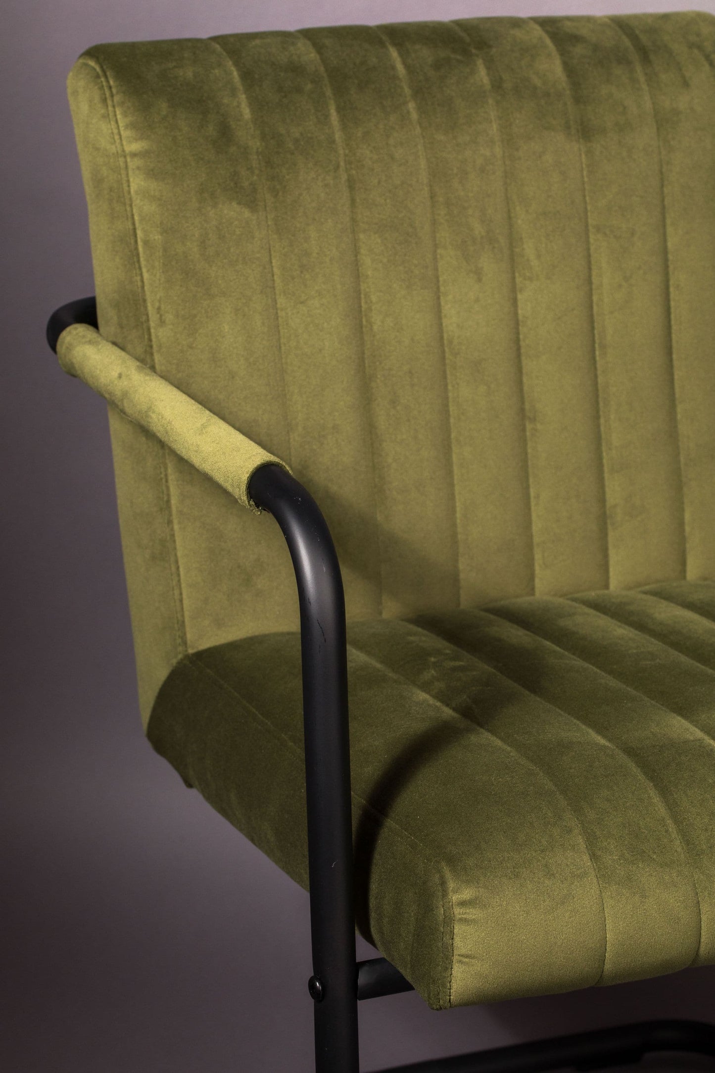 Dutchbone Stitched armstoel velvet olive