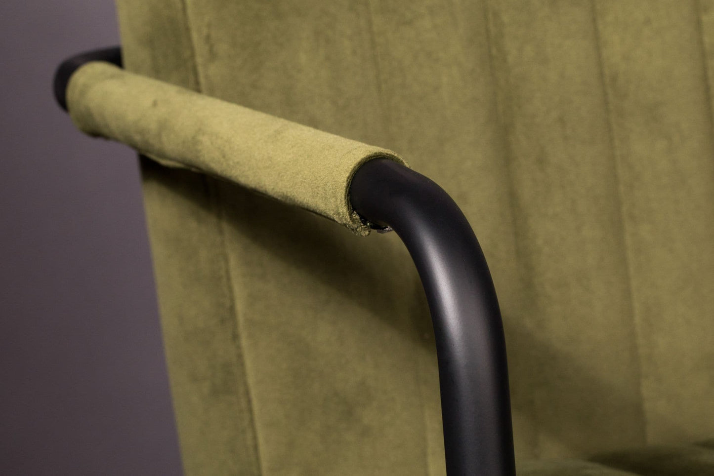Dutchbone Stitched armstoel velvet olive