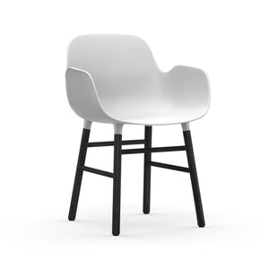 Normann Copenhagen Form armstoel White vierpoot zwart eikenhout