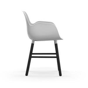Normann Copenhagen Form armstoel White vierpoot zwart eikenhout
