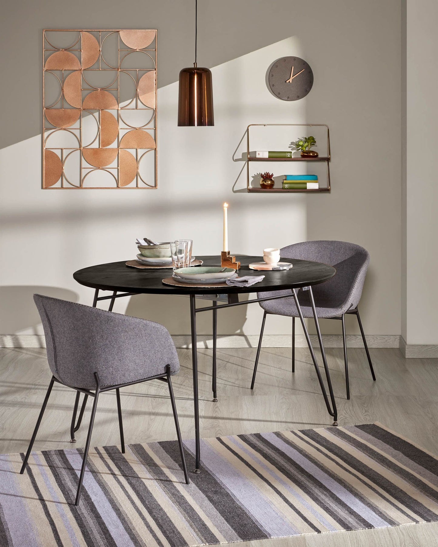 Kave Home Milian eettafel zwart ø120-200 cm