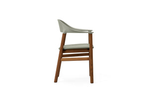 Normann Copenhagen Herit armstoel Dusty Green leder Spectrum Agave donker eiken