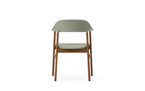 Normann Copenhagen Herit armstoel Dusty Green leder Spectrum Agave donker eiken