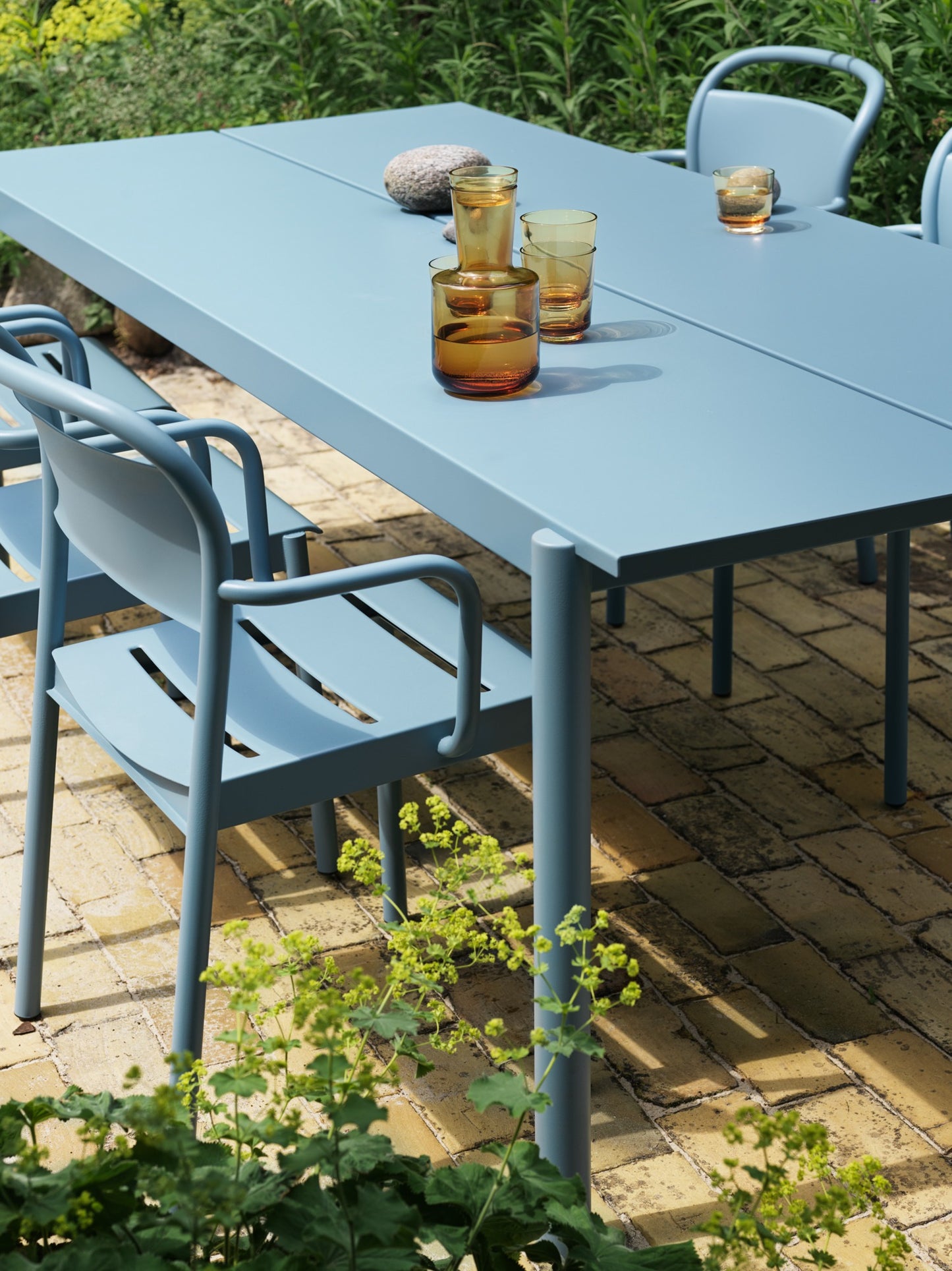 Muuto Linear Steel tuintafel 200 x 75 Pale Blue